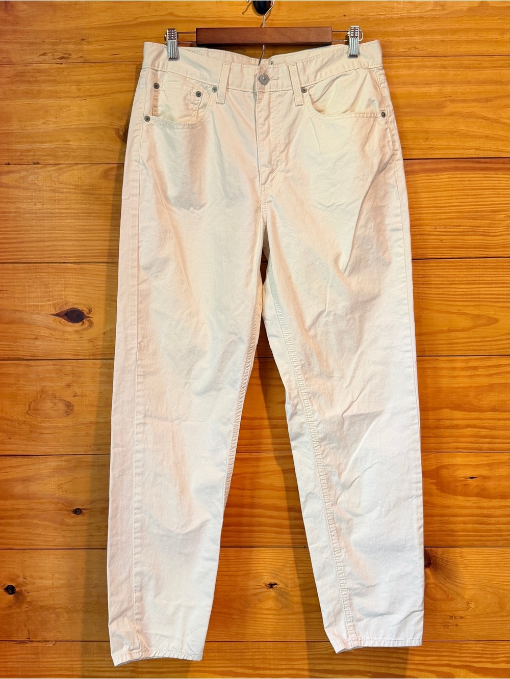 Levi’s 80s Mom Jeans Ivory Cream 31 Tapered Leg 29” Length High Rise A3506-0320